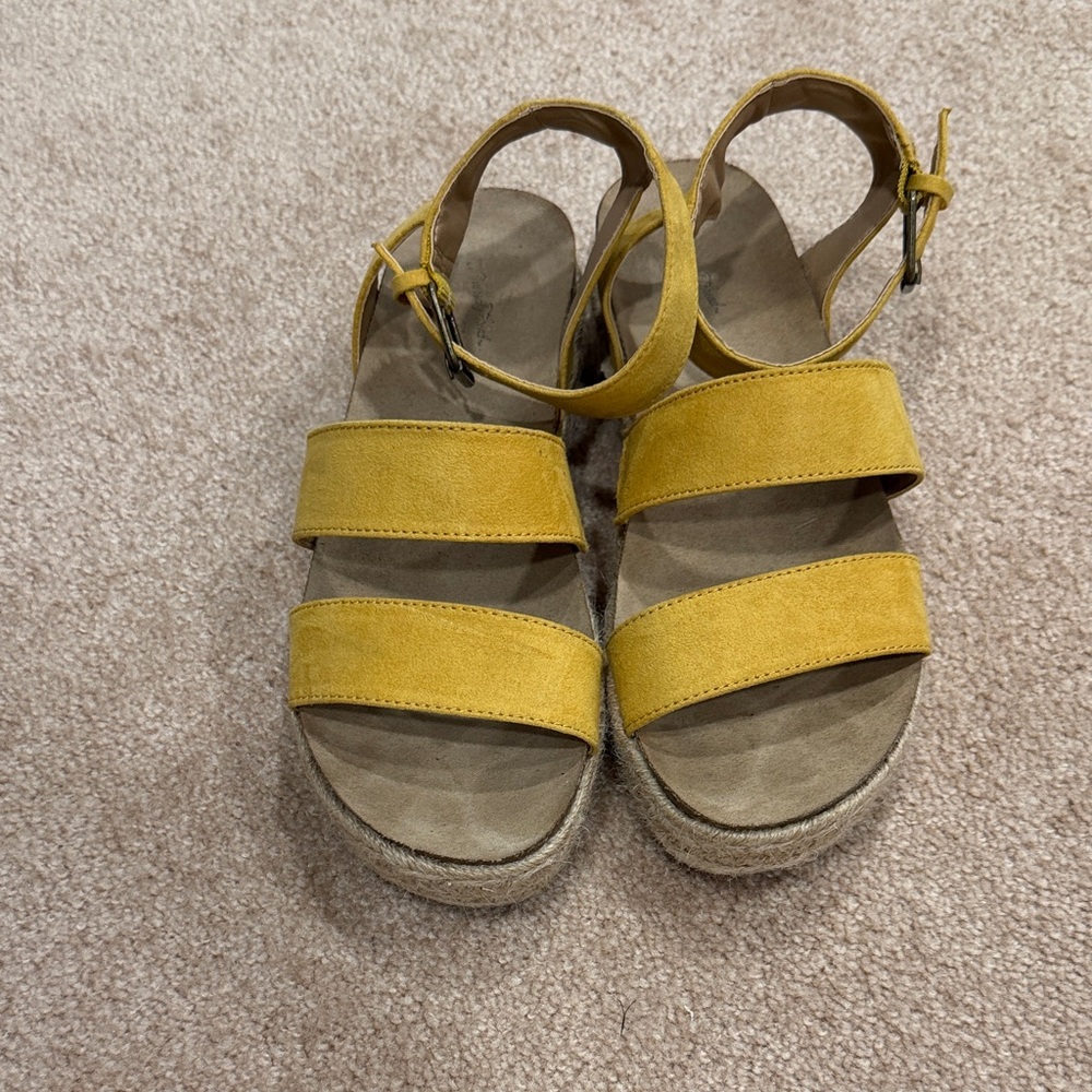 Universal Thread Yellow Sandals
